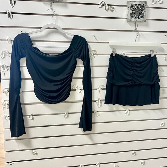 Edikted Ruched Off-Shoulder Crop Top Corey Low Rise Mini Skirt Set Black S / XS - Picture 2 of 9